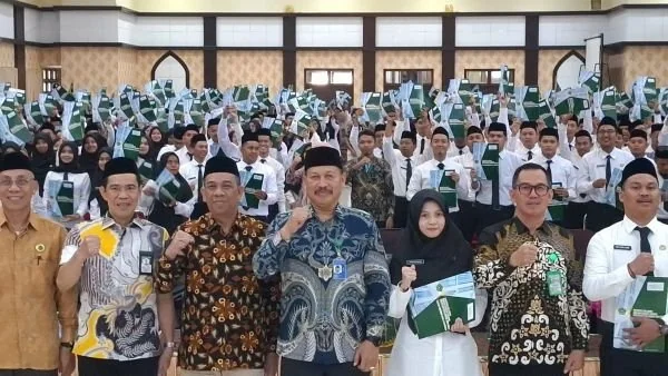 Penerimaan SK pengangkatan CPNS Kanwil Kemenag Sulsel (Dok : Ist).