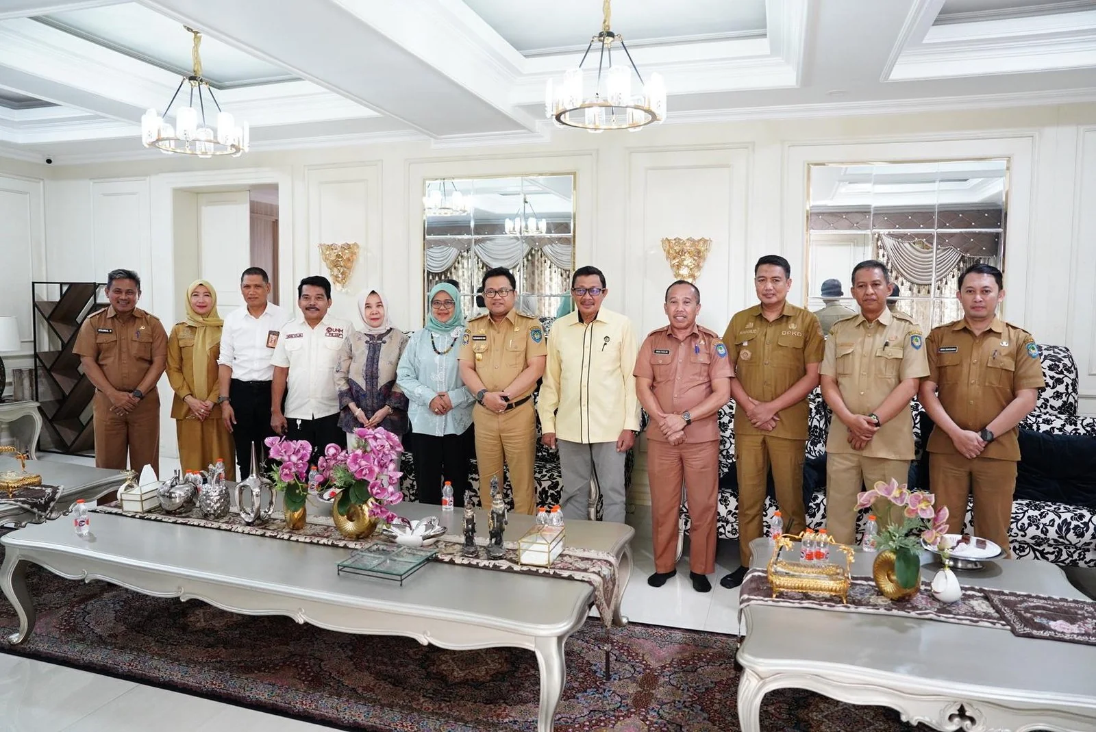 Wakil Bupati Gowa, Darmawangsyah Muin bersama tim peneliti Universitas Negeri Makassar (Dok: Ist)