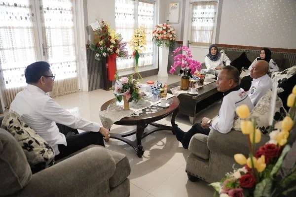 Sekprov Sulsel, Jufri Rahman dan Kepala Dispora Sulsel, Suherman (Dok: Ist).
