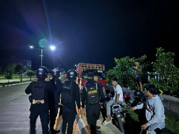 Ditsamapta Polda Sulbar saat melakukan operasi sikat (Dok : Ist).