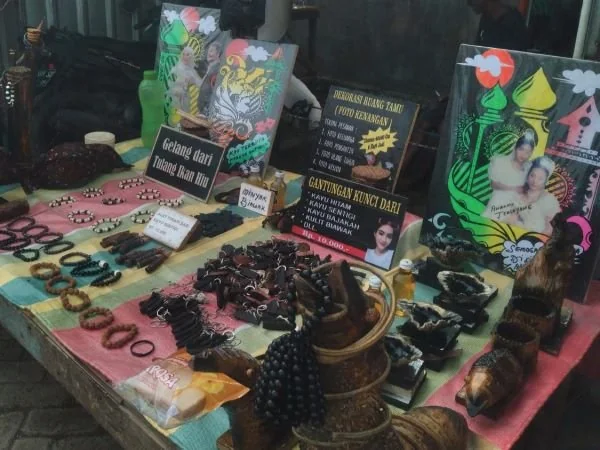 Mitra binaan unggulan Pertamina, Galeri Wong Sinting, yang dikelola oleh Dina Mahardika (Dok : Ist).