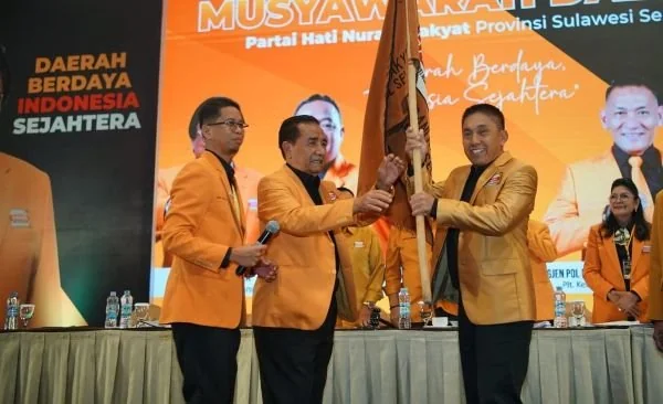 Sekretaris panitia, Dedi Jusman dan Ketua DPD Hanura Sulsel Mayjen TNI (Purn) Andi Muhammad Bau Sawa Mappanyukki, (Dok: Ist).