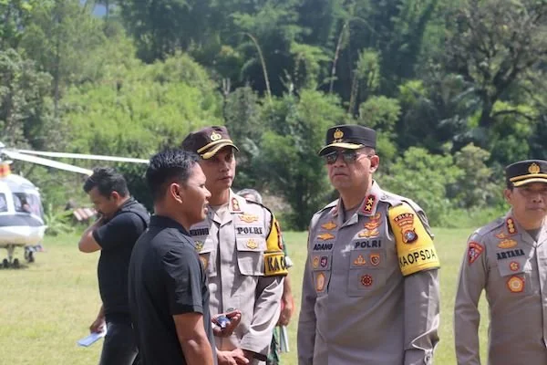 Kapolda Sulbar Irjen Pol Adang Ginanjar saat memantau persiapan kedatangan Presiden RI di Sulbar
