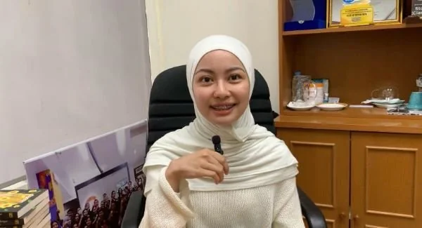 Penulis novel Musim yang Tak Sempat Kita Miliki, Nadhifa Allya Tsana 'Rintik Sedu' (dok. Syamsi/KabarMakassar)