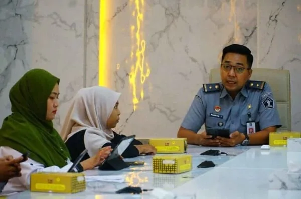 Dalam upaya meningkatkan Pelayanan Publik, Kantor Wilayah Kementerian Hukum dan HAM Sulawesi Selatan (Kemenkumham Sulsel) menggandeng Ombudsman dan Pengguna Layanan Kanwil Sulsel untuk menyempurnakan standar layanan Kanwil Sulsel.