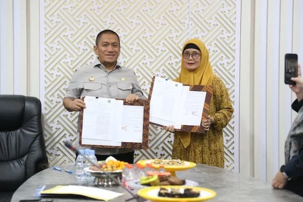 Penandatanganan kesepakatan antara Pemkab Lutim dan PT Intim Technologia Sejahtera, Rianawati (dok. Ist)