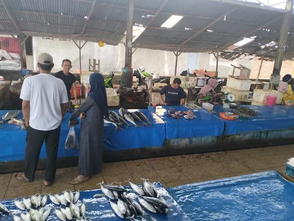Penjualan ikan di Pasar Cekkeng, Bulukumba( Fitriani Lestari M)