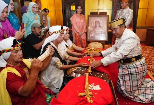 Pj Gubernur Sulsel, Bahtiar Baharuddin pada upacara pengukuhan, Jumat, (19/4).