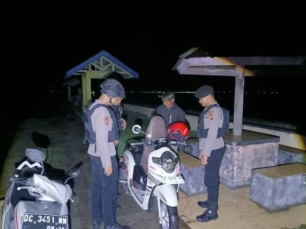Sat samapta polres Majene saat menggelar patroli di tempat rawan (Dok : Ist).