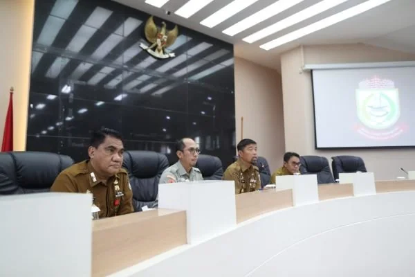 Rapat Koordinasi (Rakor) bersama seluruh pimpinan Organisasi Perangkat Daerah (OPD), camat, serta lurah se-Kota Makassar. di ruang Sipakatau, Balaikota Makassar (Dok : Ist).
