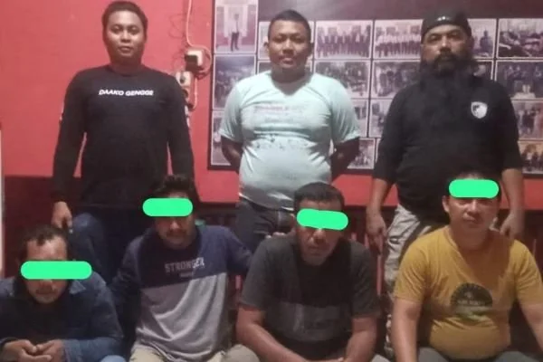Pelaku saat berhasil diamankan Polisi di Mamuju (Dok : Ist).