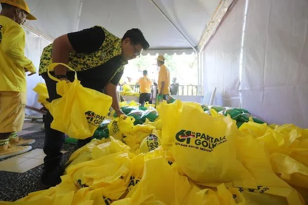 Pasar Murah di HUT ke-61 Golkar di Makassar (Dok: Kabar Makassar).