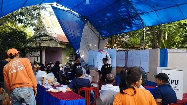 Kondisi Pemungutan Suara di TPS 05 Empoang Utara saat menggelar Pemilihan Suara Ulang (PSU). (Foto : Ullah)