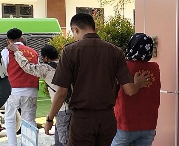Terdakwa PZ  dan APT usai pembacaan vonis di PN Mamuju(dok: Aldy)