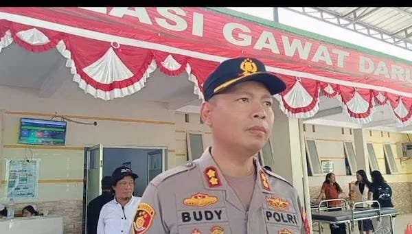 Kapolres Tana Toraja AKBP Budi Hermawan pantau langsung siswa mengalami gejala diduga keracunan makanan di RSUD Lakipadada, Makale, Kamis, (3/9/2026)