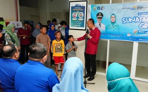 Pj Gubernur Sulsel, Prof Zudan Arif Fakrulloh pada kegiatan sunatan massal di RSUD Labuang Baji (Dok: Ist).