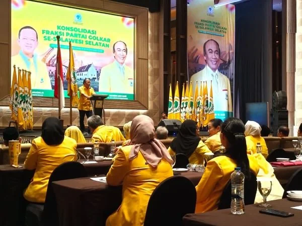 Pelaksana Tugas (Plt) Ketua DPD I Partai Golkar Sulawesi Selatan, Muhidin M Said saat Memberikan Arahan di Konsulidasi Fraksi Partai Golkar se Sulsel, (Dok: KabarMakassar).