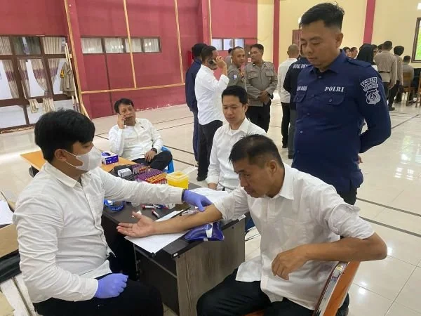 Pemeriksaan kesehatan Personel polres Majene (Dok : Ist).