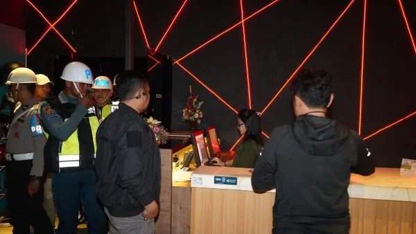 Razia tempat hiburan malam oleh TNI dan Polri di Mamuju (Dok : Ist).