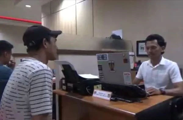 Pelaku penikaman Jukir saat diinterogasi (Dok:Ist)