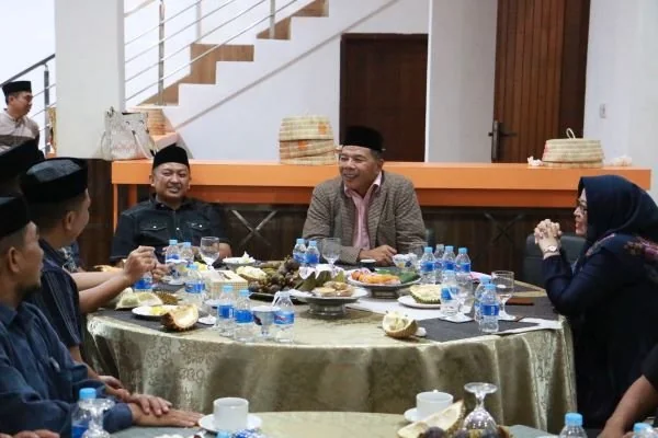 upati Bulukumba Andi Muchtar Ali Yusuf menggelar buka puasa bersama di kediaman pribadinya di Tanete, Kecamatan Bulukumpa.