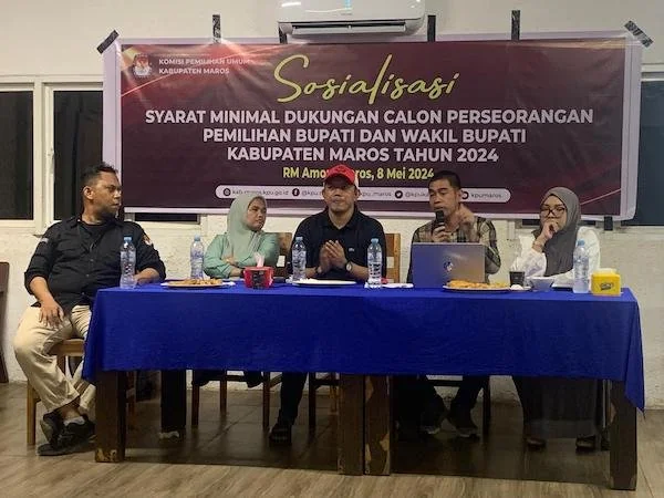 Sosialisasi Syarat Minimal Dukungan Calon Perseorangan Pemilihan Bupati dan Wakil Bupati Kabupaten Maros Tahun 2024, di RM Amory, Jalan Angsana, Maros, pada Rabu (8/5) kemarin malam. Foto : KabarMakassar Andi Yusril Natsir.