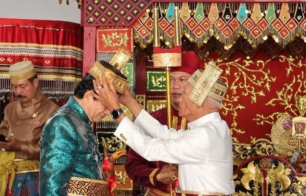 Prosesi penyematan gelar adat Kedatuan Luwu kepada Menteri Agama Nasaruddin Umar (dok. Ist)