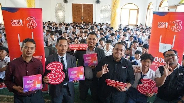 IOH melalui brand Tri dan 1.000 Guru Foundation buka akses digital di pelosok negeri (Dok: Ist)
