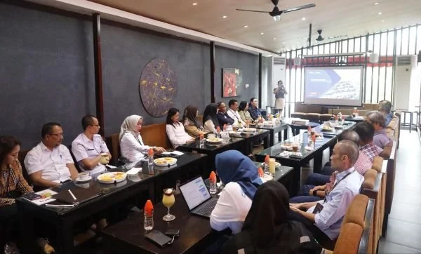 Suasana diskusi Menggeliatkan Peningkatan Komoditas Ekspor Sulawesi melalui Optimalisasi Pelabuhan Makassar (Dok: Ist)