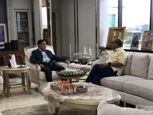 Mantan Wali Kota Makassar Ilham Arief Sirajuddin (IAS) saat Bertemu senior Partai Golkar, Nurdin Halid (NH), (Dok: Ist).