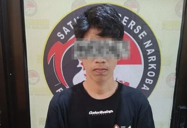 Pelaku yang diduga hendak edarkan obat keras di Kabupaten Maros (Dok: Ist).