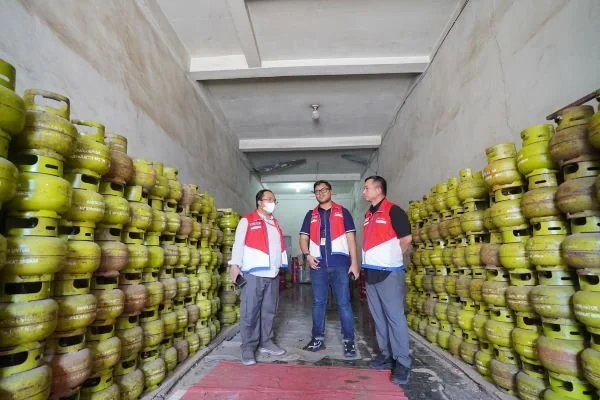 Executive General Manager Sulawesi PT Pertamina Patra Niaga Sulawesi saat melakukan sidak ke beberapa pangkalan (Dok : Ist).