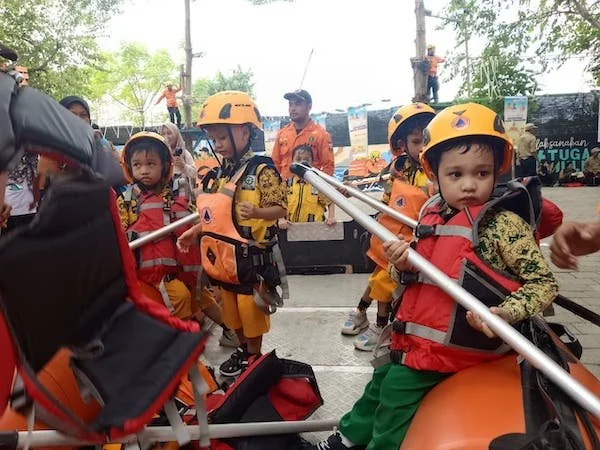 Suasana Anak-anak saat Menikmati Outbound Siaga Bencana Milik BPBD Kota Makassar (Dok: Sinta KabarMakassar).