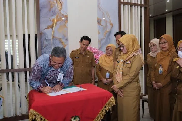 Penandatanganan MoU antara RSUD Syekh Yusuf Kabupaten Gowa dan PT Bank Syariah Indonesia Persero Tbk tentang Pemanfaatan Fasilitas Jasa dan Layanan Perbankan Syariah di Rumah Jabatan Bupati Gowa, (Dok: Ist).