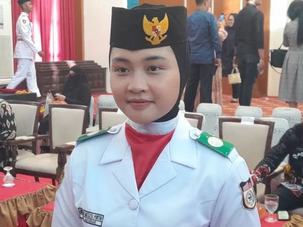 Pembawa baki Paskibraka Sulsel 2024, Indhira Nur Anastazya Pontoh (Dok: Nofi KabarMakassar)