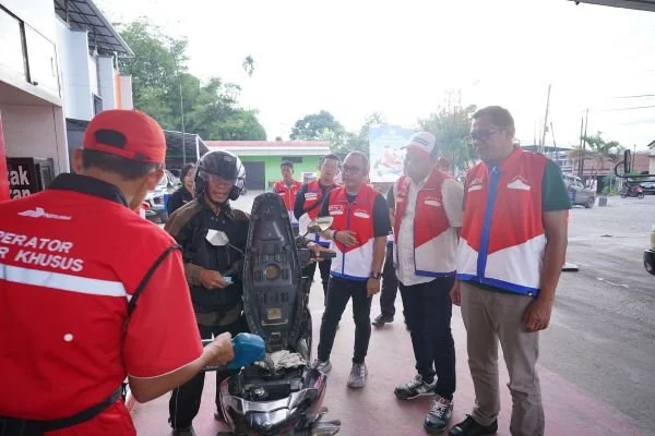 PT Pertamina Patra Niaga Regional Sulawesi memastikan layanan SPBU. (Dok: Ist)