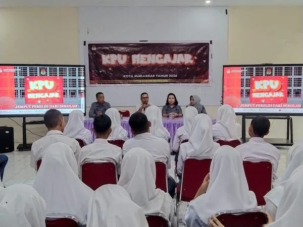 KPU Makassar Menghadirkan KPU Mengajar di SMA negeri 4 Makassar, (Dok: Ist).
