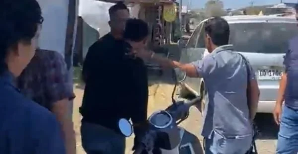 Polisi saat meringkus terduga pelaku. (Dok: Ist)
