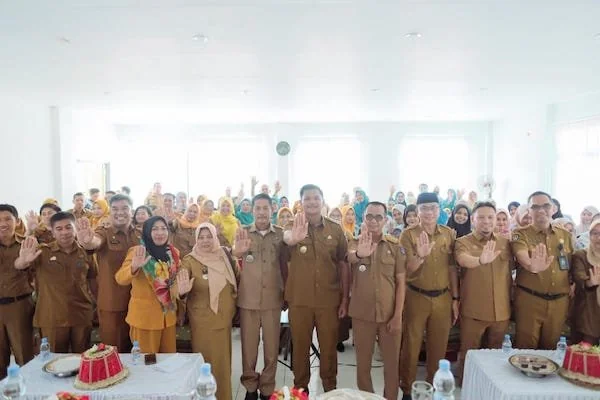 Bupati Bantaeng, M. Fathul Fauzy Nurdin saat menghadiri Penerimaan Tenaga Pendamping Gizi Desa (TPGD).