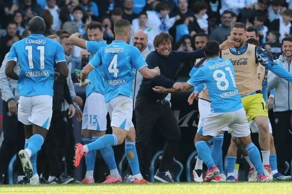 Napoli sukses merebut puncak klasemen sementara Liga Italia (Dok : Int).