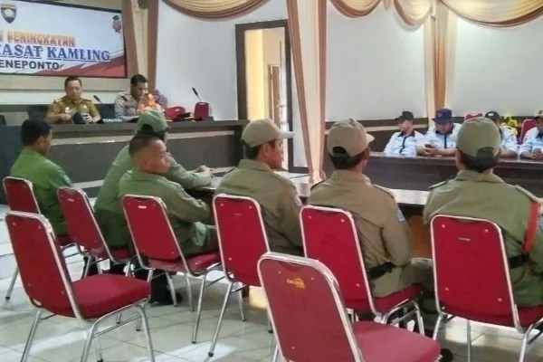 Para Kasatkamling saat mengikuti Pelatihan Peningkatan Kemampuan di Ruang Aula Lantai 2 Polres Jeneponto (Dok : Ist).