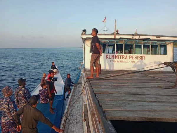 Personel Ditpolairud Polda Sulbar saat menggelar patroli (dok:Ist)