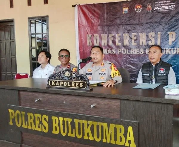 Kapolres Bulukumba, AKBP Andi Erma Suryono  saat memebrikan keterangan pers (Dok : Fitri KabarMakassar).
