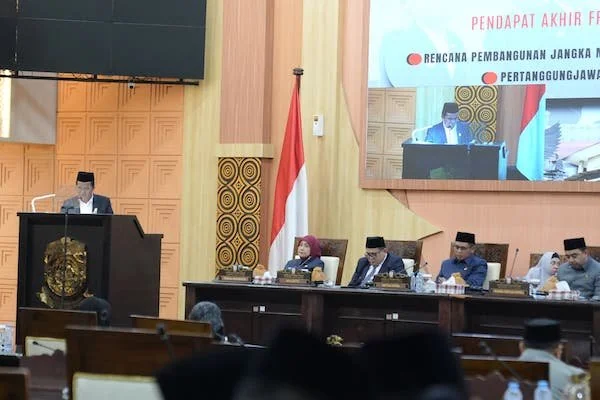 Penyampaian Akhir  Pandangan Fraksi RPJMD 2025–2029 dan Pertanggungjawaban Pelaksanaan APBD Tahun 2024, (Dok: Sinta Kabar Makassar).