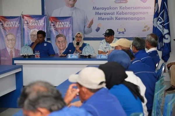 Ketua DPW PAN Sulawesi Selatan, Husniah Talenrang saat Mengunjungi PAN Bulukumba, (Dok: Ist).