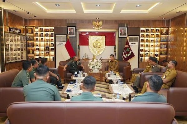 Pj Gubernur Sulsel, Prof Fadjry Djufry dan Pangdam XIV Hasanuddin, Mayjen TNI Windiyatno (Dok: Ist)