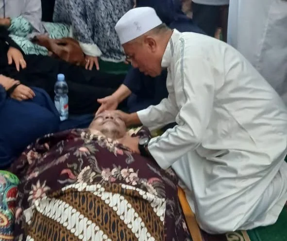 Jenazah Ustad Yahya Waloni di Masjid di Makassar (Dok: Ist)