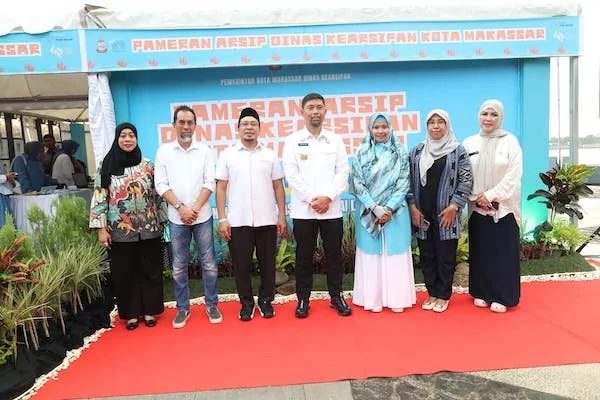 Penjabat Sementara (Pjs) Wali Kota Makassar, Andi Arwin Azis dalam pameran arsip Makassar Tempo Dulu (dok ist)