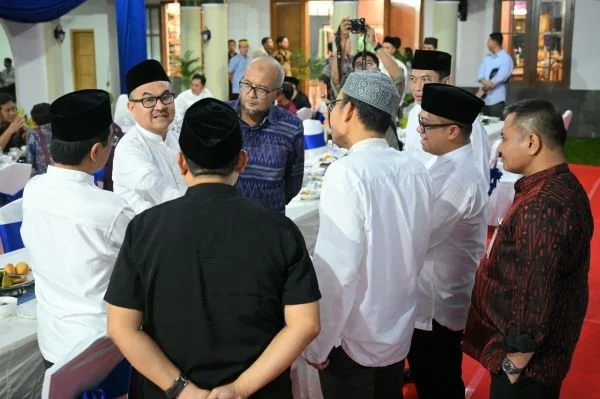 Sekprov Sulsel Jufri Rahman saat menghadiri Buka Puasa BI bersama mitra kerja di House of Rewako (Dok: Ist)
