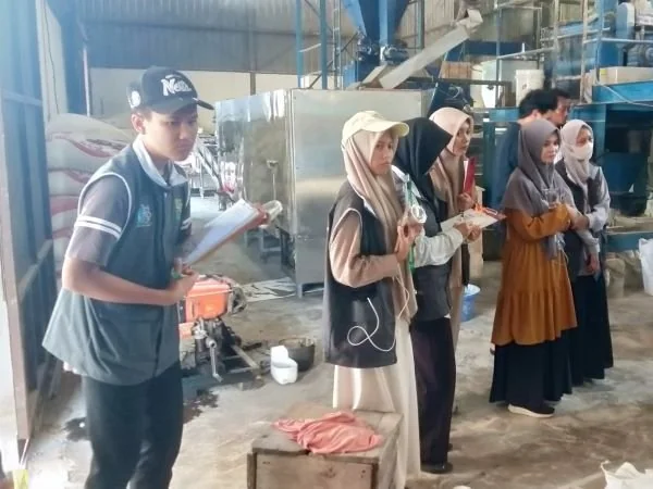 Para siswa Sekolah Islam Athirah saat melaksanakan Workshop KTI (Dok : ist).